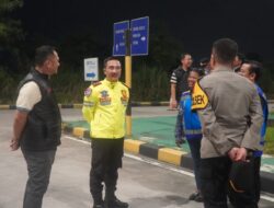 Tengah Malam, Kapolres Purwakarta Turun Langsung Pastikan Keamanan Rest Area bagi Pemudik