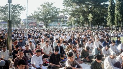 Ribuan Warga Ciamis Shalat Idul Fitri Bersama, Bupati Herdiat Ajak Perkuat Persatuan dan Kepedulian