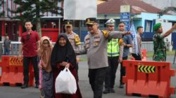 Ciptakan Mudik Aman dan Nyaman, Kapolres Ciamis Laksanakan Kegiatan Humanis Bagikan Minuman dan Snack Kepada Pengemudi