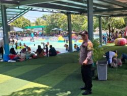 Ribuan Wisatawan Penuhi Cikao Park, Polres Purwakarta Siaga Jaga Keamanan