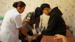 Aksi Humanis di Pos Terpadu Cikopo, Polres Purwakarta Sigap Bantu Pemudik Terjatuh dari Motor