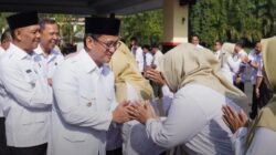 Hari Pertama Kerja Pasca Idul Fitri, Bupati H.Cecep Nurul Yakin, Dampingi Wakil Bupati Tasikmalaya, H. Asep Sopari Al-Ayubi Pimpin Kegiatan Apel pagi