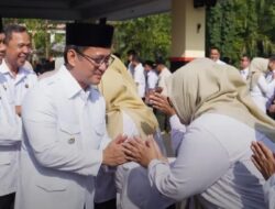 Hari Pertama Kerja Pasca Idul Fitri, Bupati H.Cecep Nurul Yakin, Didampingi Wakil Bupati Tasikmalaya, H. Asep Sopari Al-Ayubi Pimpin Kegiatan Apel pagi
