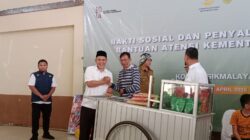 Wakil Ketua DPRD Kota Tasik H.Heri Ahmadi, Di Kegiatan Penyaluran Bantuan Dari Kemensos: Pemkot Tasik Diharapkan Dapat Sering Berkomunikasi