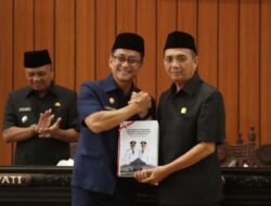 Bupati H.Cecep Bersama Wakil Bupati Tasik, H.Asep Sopari, Hadiri Rapat Paripurna DPRD, Sampaikan LKPJ Tahun Anggaran 2025 dan Ranperda