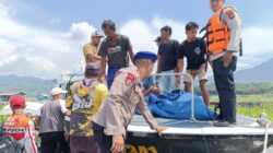 Respon Cepat, Satpolair Polres Purwakarta Evakuasi Jenazah Pria di Atas Perahu Waduk Jatiluhur