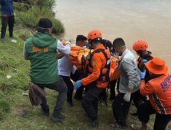 Sebelumnya Bocah 4 Tahun Dilaporkan Hilang Diduga Jatuh ke Sungai Batang Kuantan, Akhirnya Tim SAR Gabungan Berhasil Temukan Jasad Korban