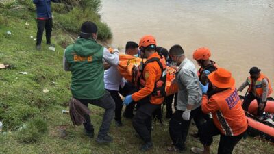 Sebelumnya Bocah 4 Tahun Dilaporkan Hilang Diduga Jatuh ke Sungai Batang Kuantan, Akhirnya Tim SAR Gabungan Berhasil Temukan Jasad Korban