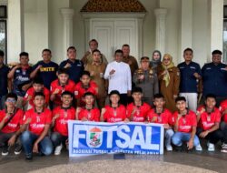 Lepas Atlet Futsal, Bupati Zukri Harus Semangat Bertanding dan Jaga nama baik Kabupaten Pelalawan