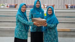 TP-PKK Kabupaten Tasikmalaya Berikan Penghargaan Administrasi Terbaik Kepada TP-PKK Kecamatan Sodonghilir