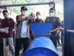 Kajati Riau, Kakanwil DJBC dan Wali Kota Pekanbaru, Musnahkan Ribuan Batang Rokok Ilegal 