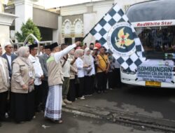 Bupati Tasikmalaya H.Cecep Lepas Sebanyak 438 Jamaah Calon Haji