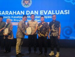 Bupati Tasikmalaya, Cecep Nurul Yakin, Berikan Piagam Penghargaan dari BGN Dapur Terbaik Karangresik 1 Jamanis