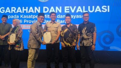 Bupati Tasikmalaya, Cecep Nurul Yakin, Berikan Piagam Penghargaan dari BGN Dapur Terbaik Karangresik 1 Jamanis