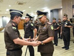 Kajati Jabar Lantik Asisten Intelijen dan Kajari Kota Cirebon, Ini Pesanya