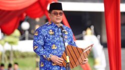Syahrial Abdi Sekda Pemprov Riau Pimpin Upacara Peringatan Hardiknas Tahun 2026