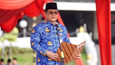 Syahrial Abdi Sekda Pemprov Riau Pimpin Upacara Peringatan Hardiknas Tahun 2026