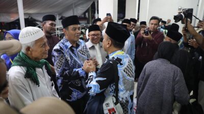 Plh Wali Kota Tasikmalaya Lepas Keberangkatan Sekda Ibadah Haji Bersama Jamaah Kloter 28-29