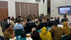 Secara Daring, Bupati dan Wabup Pelalawan Ikuti Launching Buku Panduan Antikorupsi Bersama Kemendagri