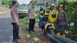 Polsek Pasawahan Patroli Dialogis, Imbau Pekerja Utamakan Keselamatan dan Waspada Curanmor