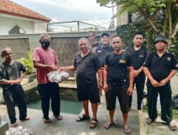 Dibalut Suasana Kekeluargaan, Pemilik RM Jembar Bagikan Daging Kurban Kepada Ratusan Karyawan
