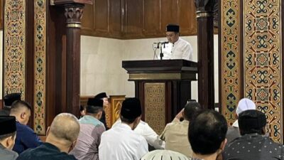 Plh Wali Kota Didampingi Plh Sekda Kota Tasikmalaya Bersama Ratusan Warga Laksanakan Shalat Idul Adha