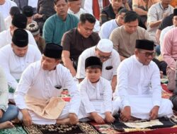 Bupati Bersama Wabup Pelalawan dan Masyarakat Laksanakan Sholat Idul Adha 1447 H
