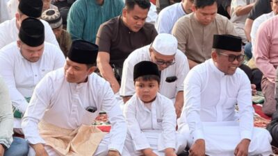 Bupati Bersama Wabup Pelalawan dan Masyarakat Laksanakan Sholat Idul Adha 1447 H