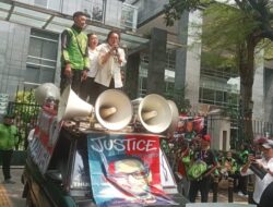 Ratusan Pengemudi Ojek Online Sejabodetabek Gelar Aksi Solidaritas di Depan Pengadilan Negeri Jakarta Pusat