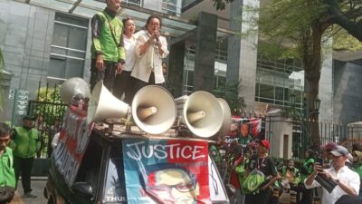Ratusan Pengemudi Ojek Online Sejabodetabek Gelar Aksi Solidaritas di Depan Pengadilan Negeri Jakarta Pusat