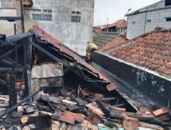 Saat Shalat Jum’at, Rumah Warga Rancabango Panglayungan Kebakaran Diduga Akibat Korsleting Listrik