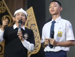 Momen Hangat Festival Jaksa Masuk Sekolah: Om Zein Tanggung Bekal Siswa SMP yang Bercita-cita Jadi Jaksa