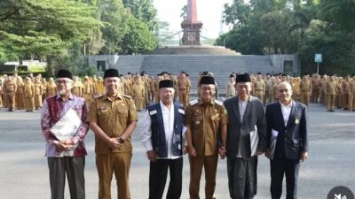 Bupati Tasikmalaya Pimpin Apel Pagi, Dirangkai Dengan Penyerahan Hibah