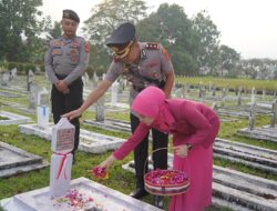 Peringati Hari Bhayangkara ke-80, Kapolres Tasikmalaya Kota Pimpin Ziarah dan Tabur Bunga di Makam Pahlawan Kusumah Bangsa