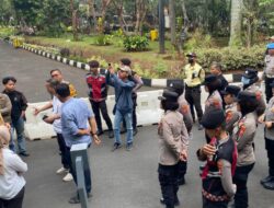Humanis Kawal Demokrasi, Polres Purwakarta Amankan Audiensi Aliansi BEM di DPRD dengan Pendekatan Persuasif