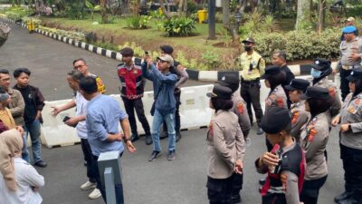 Humanis Kawal Demokrasi, Polres Purwakarta Amankan Audiensi Aliansi BEM di DPRD dengan Pendekatan Persuasif