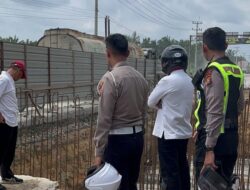 Bupati Pelalawan Tinjau Kemacetan Panjang di Jalan Lingkar-KM 83 Desa Kemang, Ini Himbauan Kepengendara