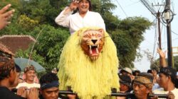 Tidak Mau Masyarakat Kecewa, Diky Chandra Dari Bandung Langsung Hadiri Imtihan Di Cigantang, Disambut Sisingaan