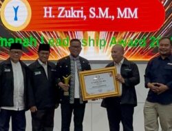 H. Zukri Bupati Pelalawan Terima Penghargaan Leadership Award 2026 dari JMSI Provinsi Riau