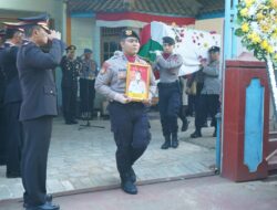 Polres Purwakarta Gelar Upacara Persada, AKP Juli Minarti Bentuk Penghormatan Terakhir atas Dedikasi Anggota Polri