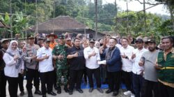 Bupati Kang Rey Tinjau Lokasi Tanah Bergerak di Cupunagara, Pastikan Pemerintah Hadir Hingga Pelosok Subang
