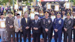 HUT Bhayangkara ke-80, Bupati Bersama Kapolres Subang Serahkan Penghargaan Kepada Anggota Berprestasi
