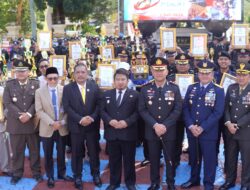 HUT Bhayangkara ke-80, Bupati Bersama Kapolres Subang Serahkan Penghargaan Kepada Anggota Berprestasi