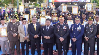 HUT Bhayangkara ke-80, Bupati Bersama Kapolres Subang Serahkan Penghargaan Kepada Anggota Berprestasi