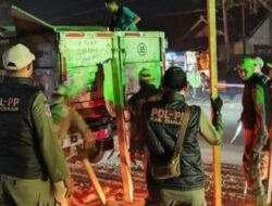Pemkab Cianjur Bongkar Bangunan Tanpa Izin di Jalan Raya Bandung Ciranjang