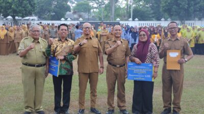 Wali Kota Tasikmalaya Pimpin Apel Gabungan Dirangkai Dengan Penyerahan SK Pensiun PNS TMT Juli 2026