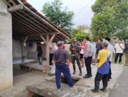 Polres Purwakarta Lakukan Olah TKP Penemuan Mayat Seorang Pria di Darangdan