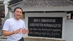 Dampingi KDM ke Yogyakarta, Bupati Purwakarta Om Zein Perbaiki Gerbang Asrama Mahasiswa