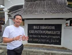Dampingi KDM ke Yogyakarta, Bupati Purwakarta Om Zein Perbaiki Gerbang Asrama Mahasiswa