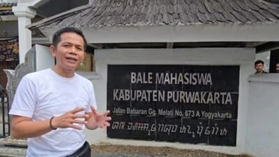 Dampingi KDM ke Yogyakarta, Bupati Purwakarta Om Zein Perbaiki Gerbang Asrama Mahasiswa